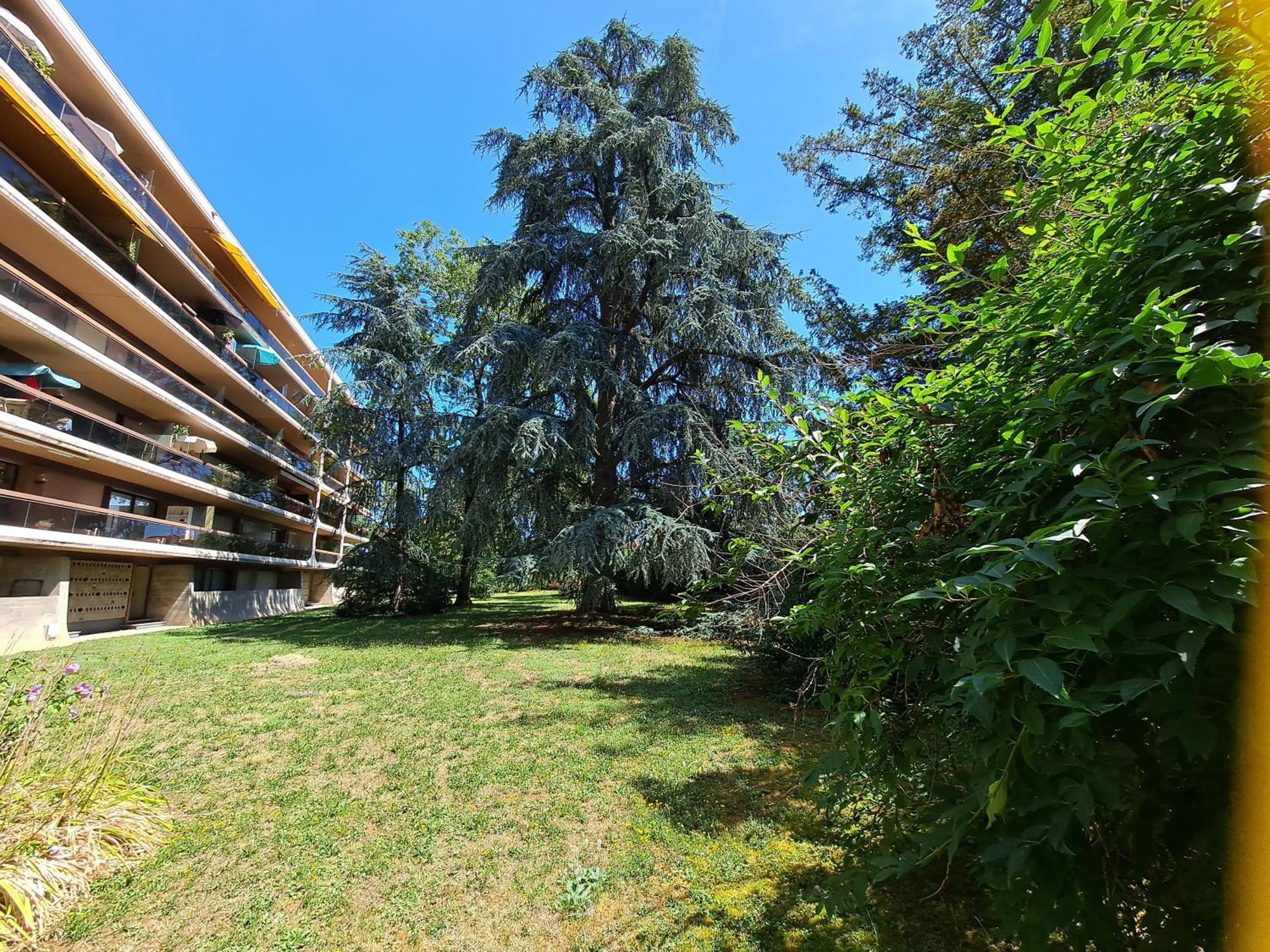Apartamento Le Duc De Savoie Thonon Exterior foto